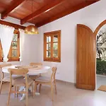 Schoenes Ferienhaus In Pollenca Mit Privatem Pool