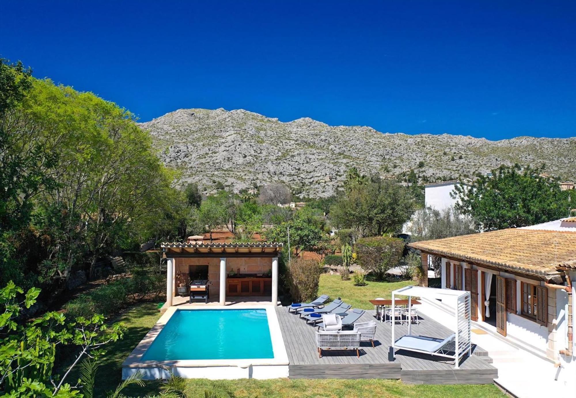 Schoenes In Mit Privatem Pool Pollença